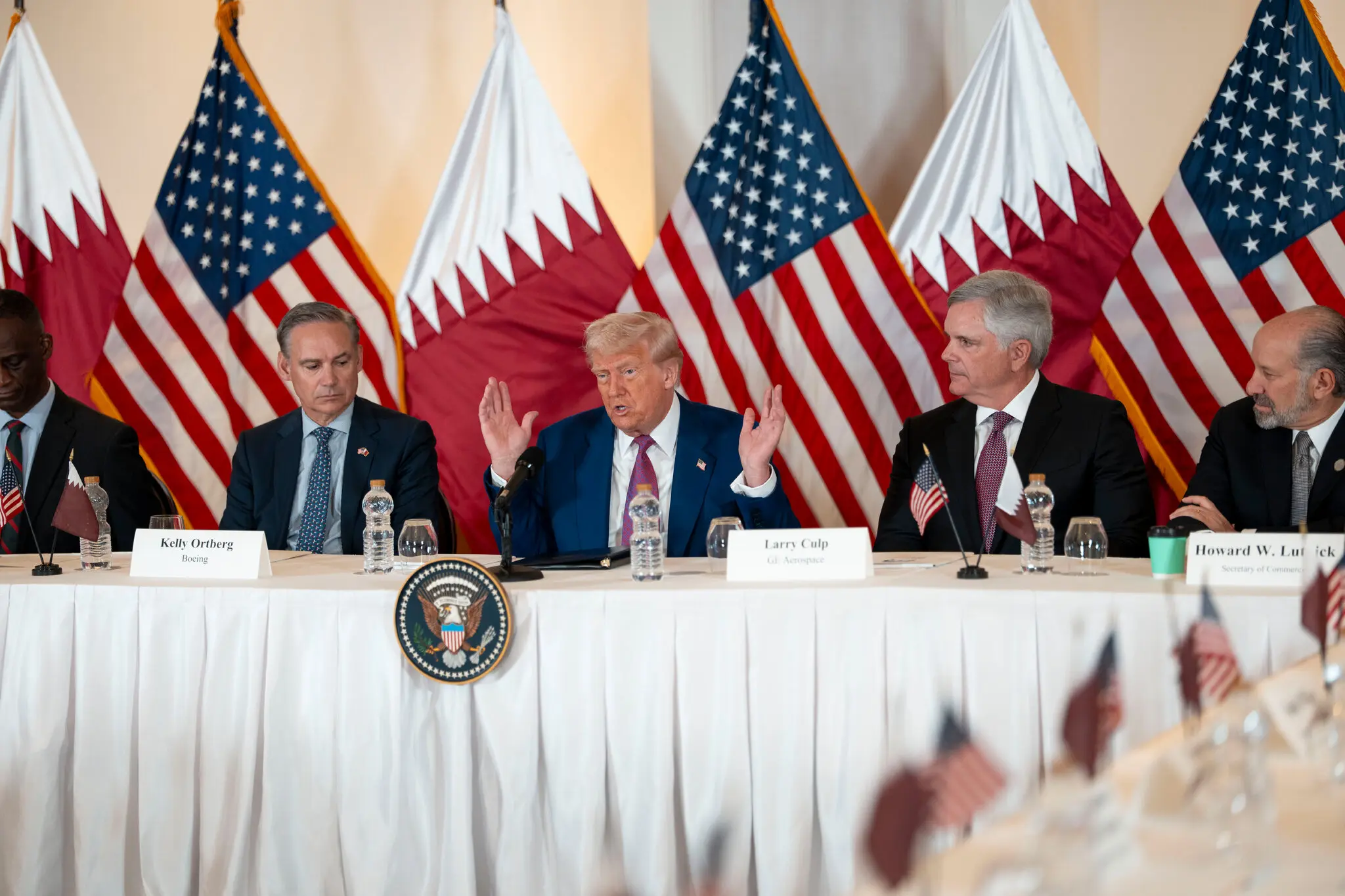 Президент Трамп з бізнес-лідерами в Досі, Катар, у четвер.
